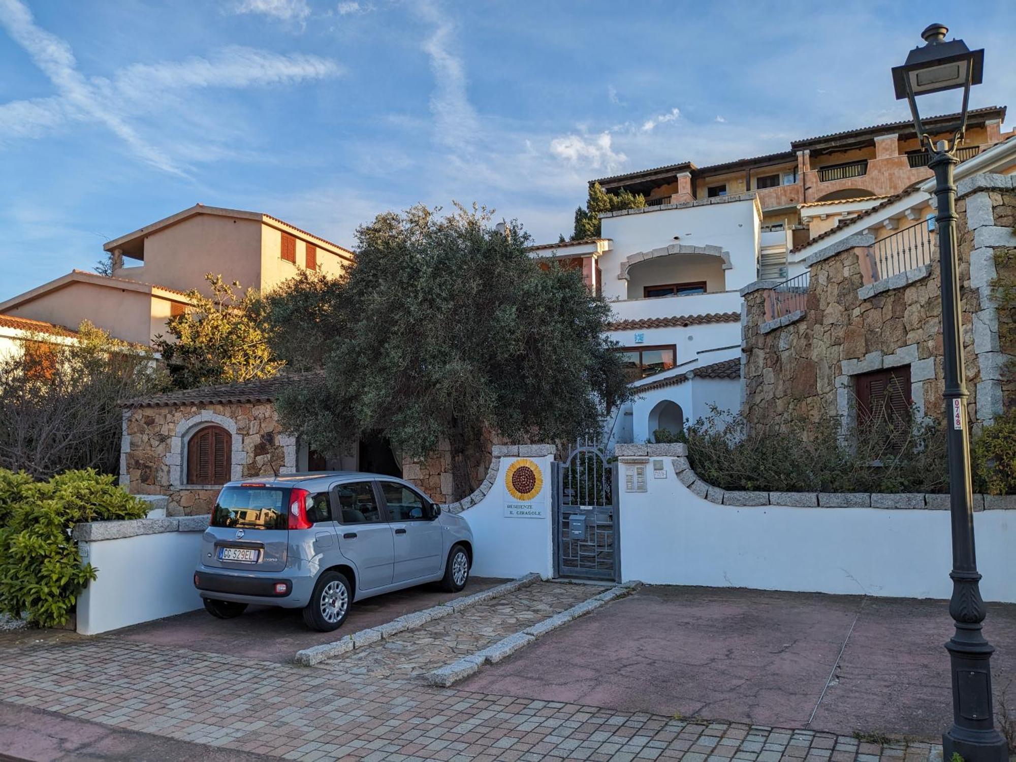 Residenze Il Girasole Aparthotel Golfo Aranci Exterior photo